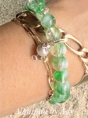 SUMMER Green Bead & pear charm single string bracelet